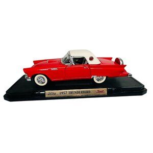 Road Signature Deluxe Collection. RED 1957 Ford Thunderbird 1:18 Die-Cast